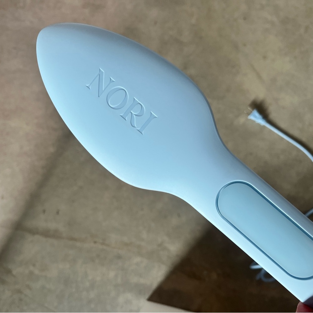 Nori handheld clothes iron